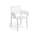 Scaun Doga, structură din polipropilenă cu fibră de sticlă, tratat UV, cotiere integrate, material reciclabil, stivuibil