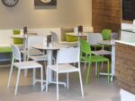 Scaun Riva Bistrot, structură din polipropilenă cu fibră de sticlă, tratat UV, cotiere integrate, material reciclabil, stivuibil - imagine 5